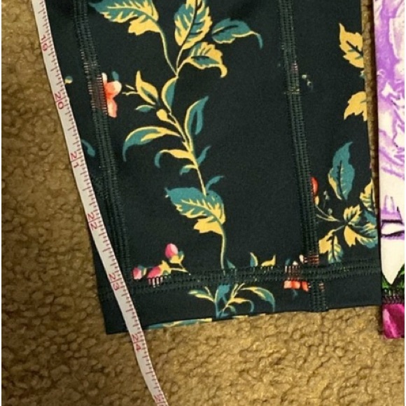 VS leggings in green floral. 12 - Picture 4 of 4